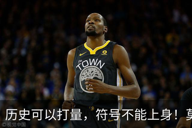 历史可以打量，符号不能上身！莫大南京留学生被网友抨击，任何时候，这个底线必须要坚守